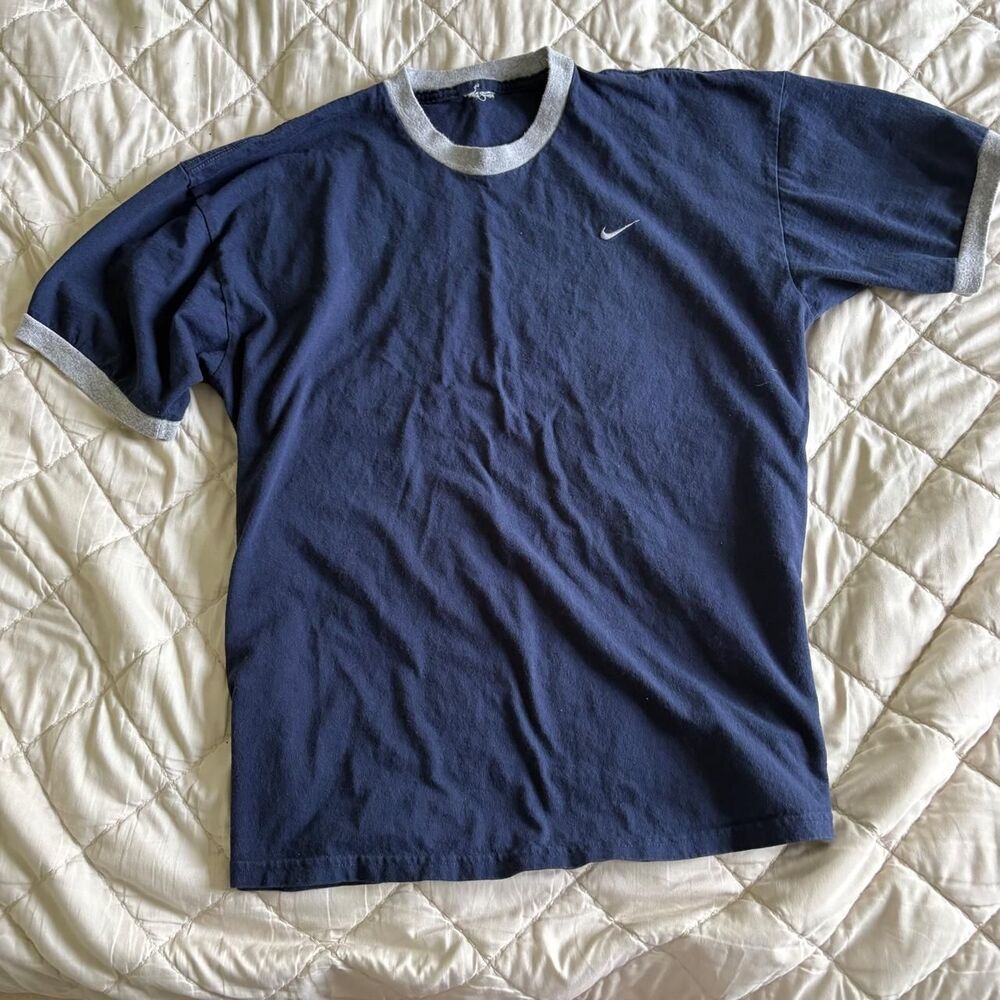 Nike Men's Navy and Blue T-shirt